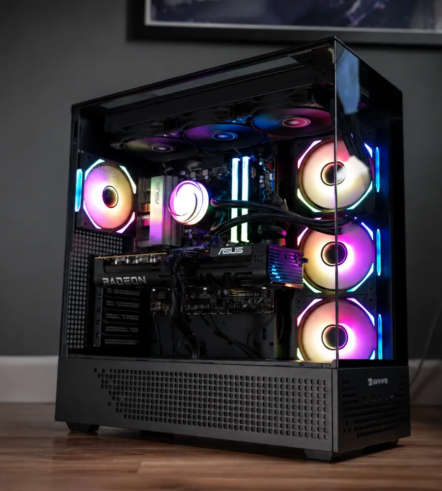 Build z białą obudową, chłodzeniem wodnym i podświetleniem RGB